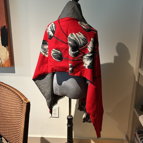 NWOT Floral Gray, Black & Red Wrap/Scarf - Picture 5 of 5